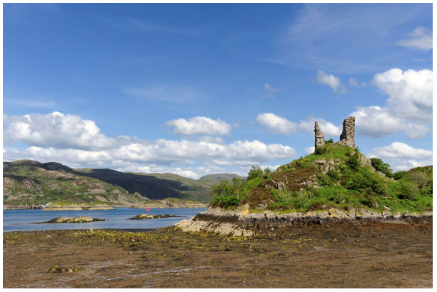 Ruins of Caisteal Maol perched on the small skerry.